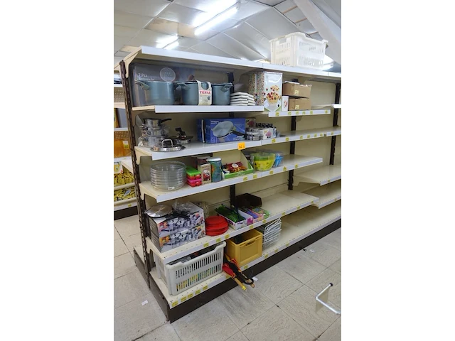 Volledige inhoud rek diverse keukenaccessoires + diversen - afbeelding 1 van  5