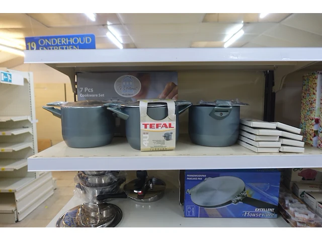 Volledige inhoud rek diverse keukenaccessoires + diversen - afbeelding 2 van  5