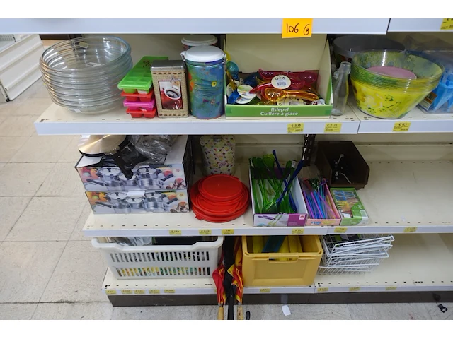 Volledige inhoud rek diverse keukenaccessoires + diversen - afbeelding 4 van  5
