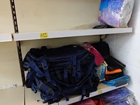 Volledige inhoud rek diverse opbergtassen - afbeelding 3 van  6