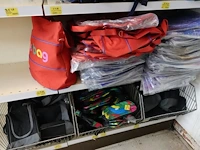Volledige inhoud rek diverse opbergtassen - afbeelding 4 van  6