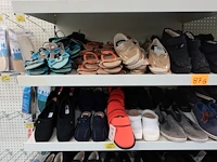 Volledige inhoud rek diverse schoenen - afbeelding 2 van  5