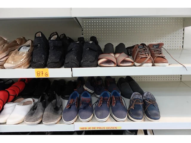 Volledige inhoud rek diverse schoenen - afbeelding 3 van  5