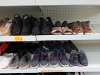 Volledige inhoud rek diverse schoenen - afbeelding 3 van  5