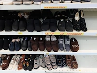 Volledige inhoud rek diverse schoenen - afbeelding 4 van  5