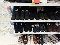 Volledige inhoud rek diverse schoenen - afbeelding 5 van  5