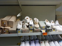 Volledige inhoud rek diverse schoenen - afbeelding 3 van  3