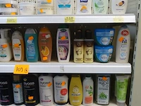 Volledige inhoud rek diverse schoonheidsproducten - afbeelding 6 van  6