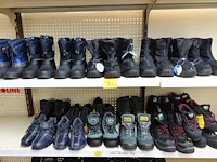 Volledige inhoud rek diverse werkschoenen - afbeelding 2 van  3