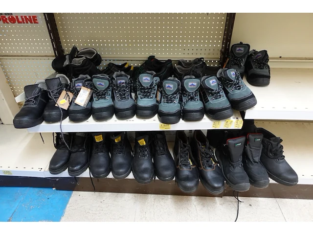 Volledige inhoud rek diverse werkschoenen - afbeelding 3 van  3