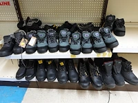 Volledige inhoud rek diverse werkschoenen - afbeelding 3 van  3