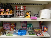 Volledige inhoud rek diversen - afbeelding 15 van  23