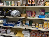Volledige inhoud rek diversen - afbeelding 17 van  23