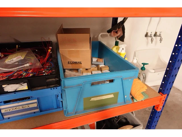 Volledige inhoud rek diversen - afbeelding 2 van  34