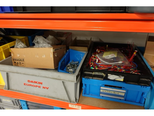 Volledige inhoud rek diversen - afbeelding 3 van  34