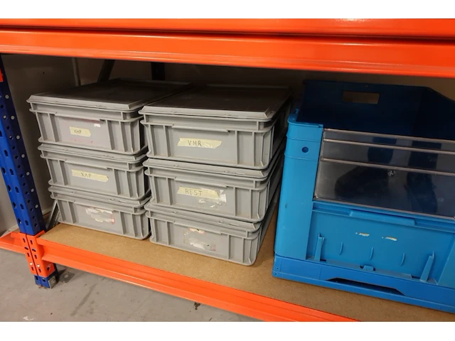 Volledige inhoud rek diversen - afbeelding 5 van  34