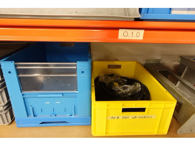 Volledige inhoud rek diversen - afbeelding 6 van  34