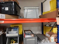 Volledige inhoud rek diversen - afbeelding 13 van  34