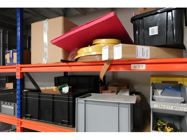 Volledige inhoud rek diversen - afbeelding 14 van  34