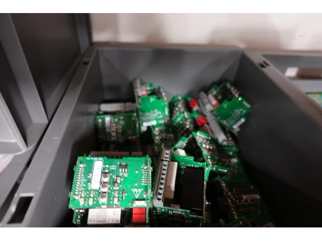 Volledige inhoud rek diversen - afbeelding 16 van  34