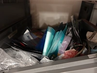 Volledige inhoud rek diversen - afbeelding 17 van  34