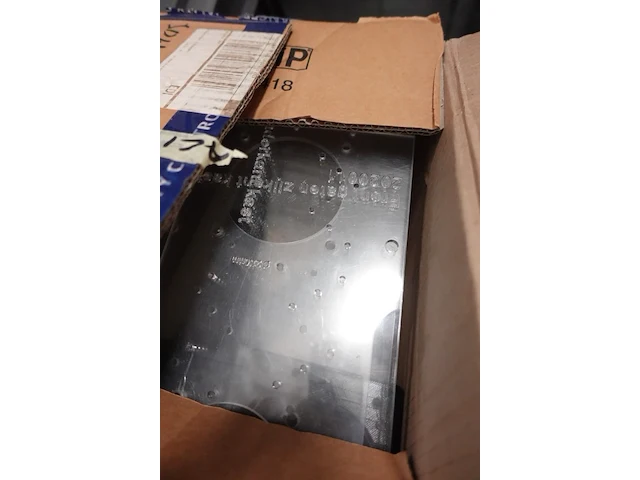 Volledige inhoud rek diversen - afbeelding 20 van  34