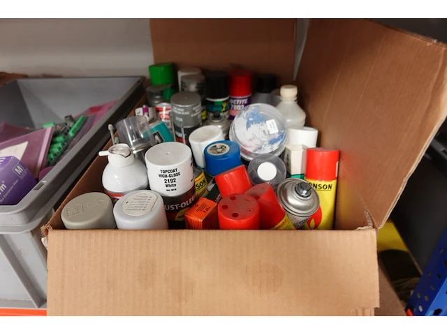 Volledige inhoud rek diversen - afbeelding 21 van  34