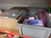 Volledige inhoud rek diversen - afbeelding 22 van  34