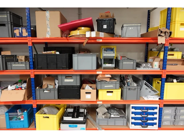 Volledige inhoud rek diversen - afbeelding 12 van  34