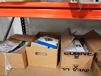 Volledige inhoud rek diversen - afbeelding 24 van  34