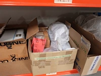 Volledige inhoud rek diversen - afbeelding 25 van  34