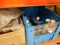 Volledige inhoud rek diversen - afbeelding 26 van  34