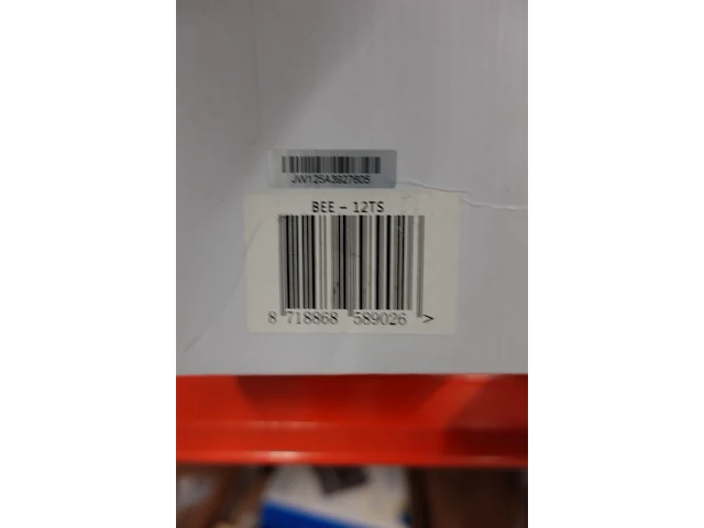 Volledige inhoud rek diversen - afbeelding 28 van  34