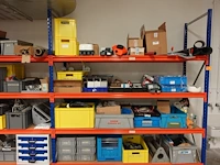 Volledige inhoud rek diversen - afbeelding 23 van  34