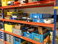 Volledige inhoud rek diversen - afbeelding 29 van  34