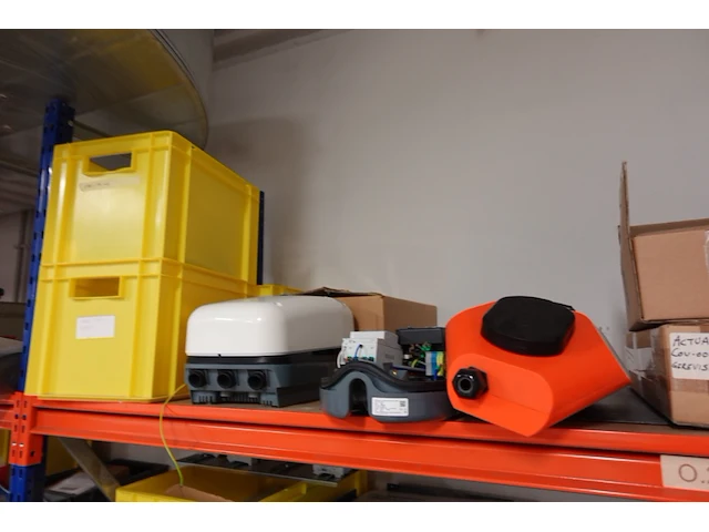 Volledige inhoud rek diversen - afbeelding 31 van  34