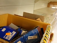 Volledige inhoud rek diversen - afbeelding 2 van  7