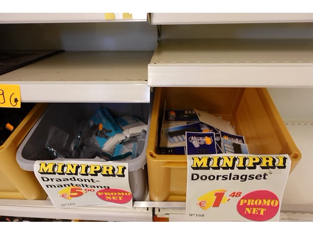 Volledige inhoud rek diversen - afbeelding 4 van  7
