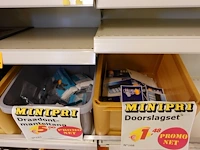 Volledige inhoud rek diversen - afbeelding 4 van  7