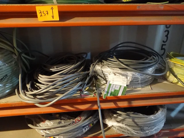 Volledige inhoud rek elektriciteitskabels - afbeelding 6 van  23