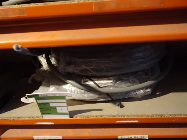 Volledige inhoud rek elektriciteitskabels - afbeelding 10 van  23