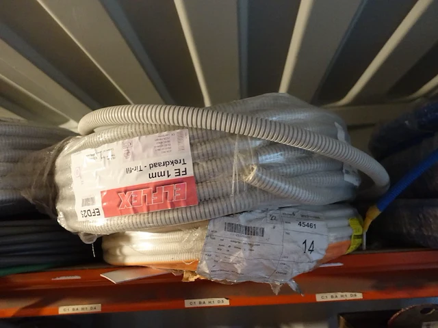 Volledige inhoud rek elektriciteitskabels - afbeelding 17 van  23
