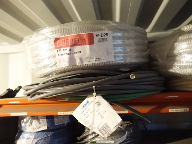 Volledige inhoud rek elektriciteitskabels - afbeelding 18 van  23