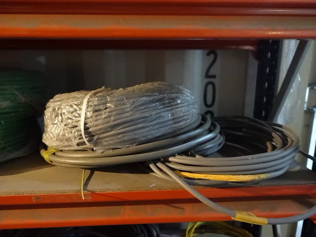 Volledige inhoud rek elektriciteitskabels - afbeelding 23 van  23