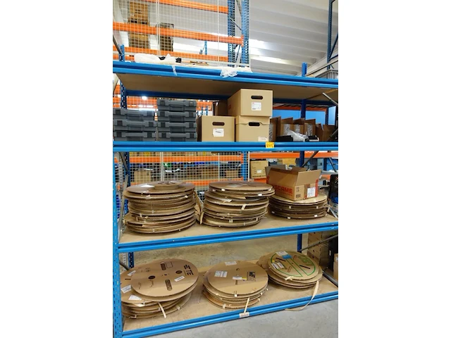 Volledige inhoud rek elektrisch krimptoebehoren - afbeelding 1 van  22