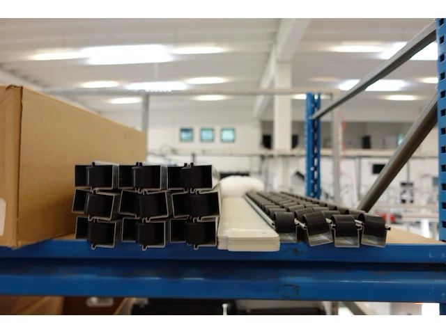 Volledige inhoud rek elektrisch krimptoebehoren - afbeelding 15 van  22