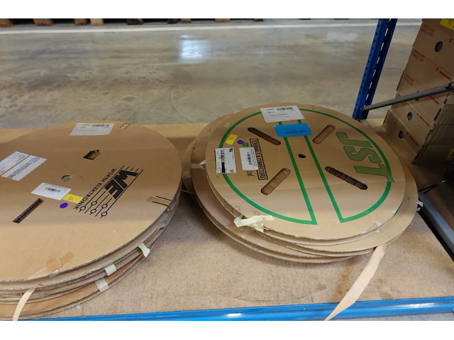 Volledige inhoud rek elektrisch krimptoebehoren - afbeelding 16 van  22