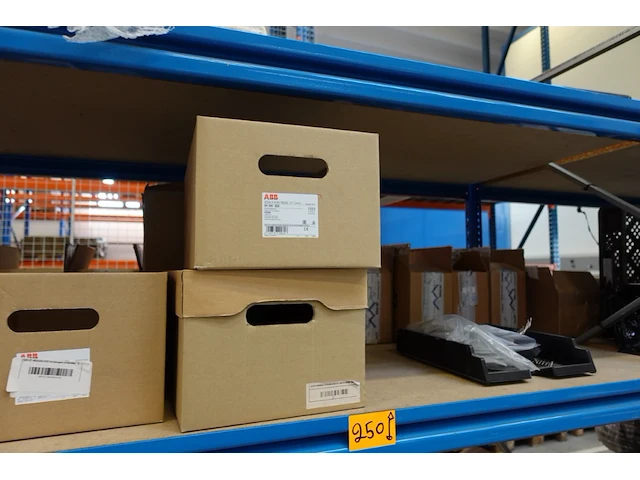 Volledige inhoud rek elektrisch krimptoebehoren - afbeelding 20 van  22