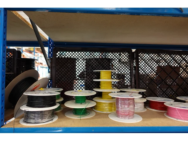 Volledige inhoud rek elektrische kabels - afbeelding 6 van  21