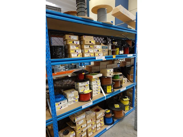 Volledige inhoud rek elektrische kabels - afbeelding 1 van  21